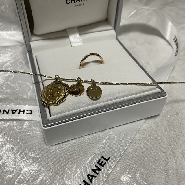 【シャネル(CHANEL)の口コミ】 婚約指輪のこだわりはなかったのですが、指輪探しを2人でしていた時に、気…