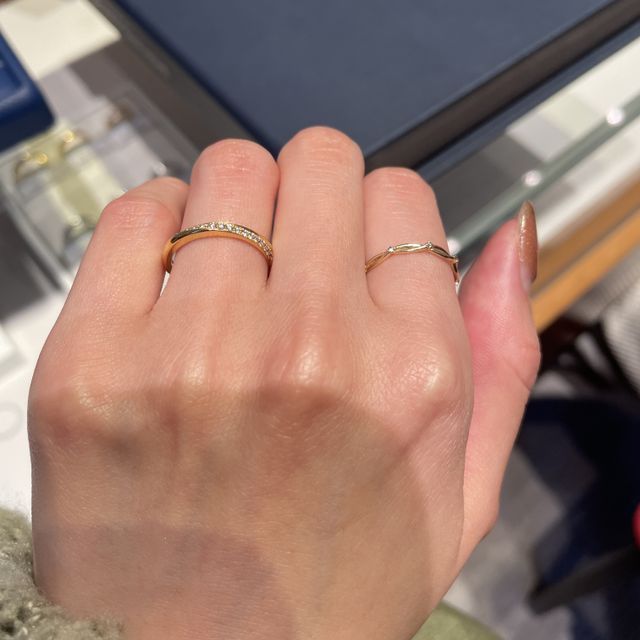 【銀座ダイヤモンドシライシの口コミ】 ゴールドの指輪を探しており、店舗にはプラチナのサンプルしかなかったの…