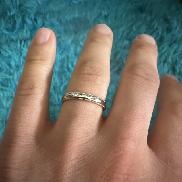 【エクセルコダイヤモンド(EXELCO DIAMOND)の口コミ】 製法は鋳造で出来ており、メイン部分はプラチナ、上下にミル加工が入って…