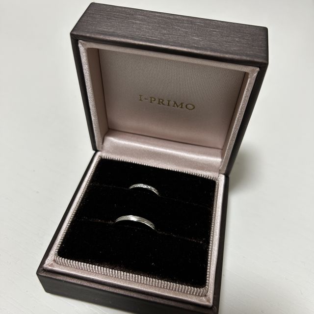 【アイプリモ(I-PRIMO)の口コミ】 デザインについては、ダイヤが入っていてさりげないキラキラが可愛い。婚…