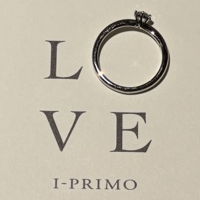 【アイプリモ(I-PRIMO)の口コミ】 彼女の人柄を指輪にギュッと詰め込みました。
派手過ぎずに細かい所に可愛…