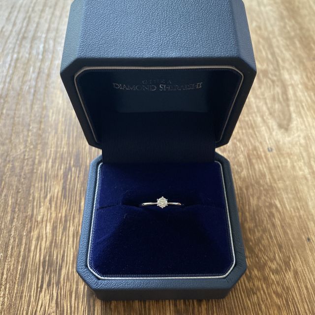 【銀座ダイヤモンドシライシの口コミ】 細身のデザインで、どんな指にも合う！
控えめだけれども、きちんとしたダ…