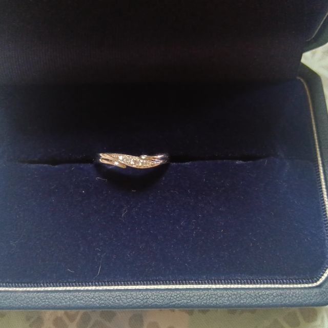 【銀座ダイヤモンドシライシの口コミ】 とにかくダイヤのキラキラが可愛い指輪です！！
指輪のタイプをストレート…