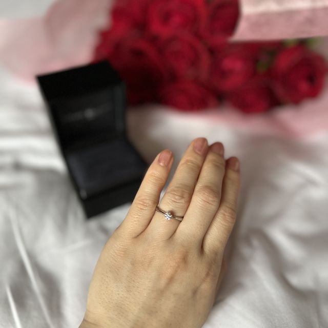 【ラザール ダイヤモンド(LAZARE DIAMOND)の口コミ】 指輪のデザインは元々シンプルが良いと聞いていたので、選びましたが実際…