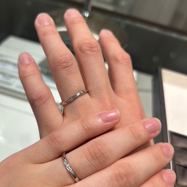 【アイプリモ(I-PRIMO)の口コミ】 まず、デザインに関しては、男性側はワンポイント斜めにラインが入ってい…