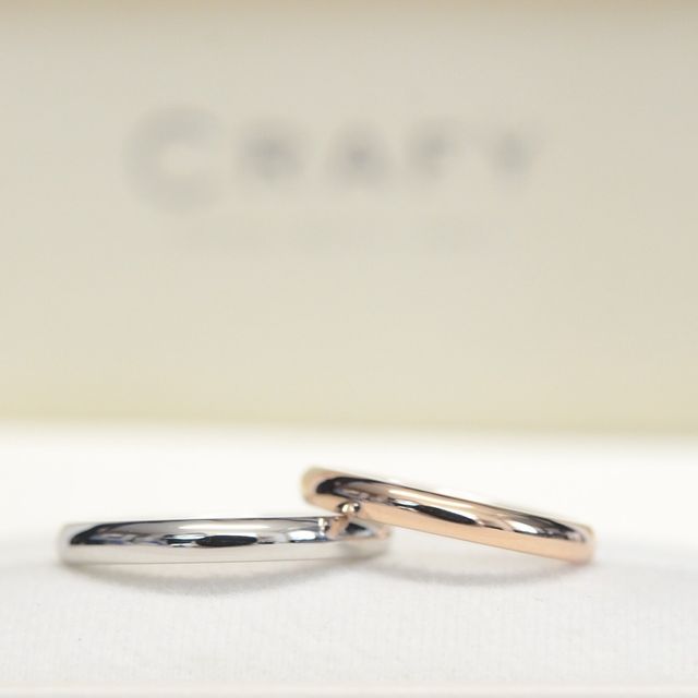【CRAFY(クラフィ)の口コミ】 シンプルで一生飽きないデザインが良かったため。当初は彫金を希望してい…