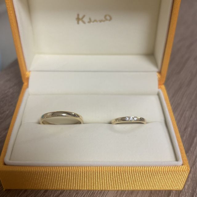 【ケイウノ ブライダル(K.UNO BRIDAL)の口コミ】 夫の母から頂いた指輪の石をリメイクして作成しました。
デザイナーさんが…