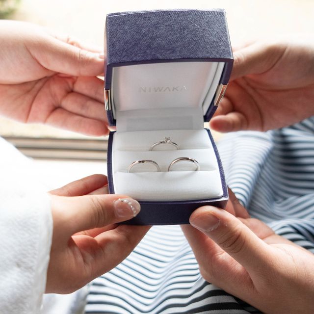 【俄(にわか)の口コミ】 婚約指輪と重ねづけできる指輪にしました。川の流れのよいに婚約指輪と重…