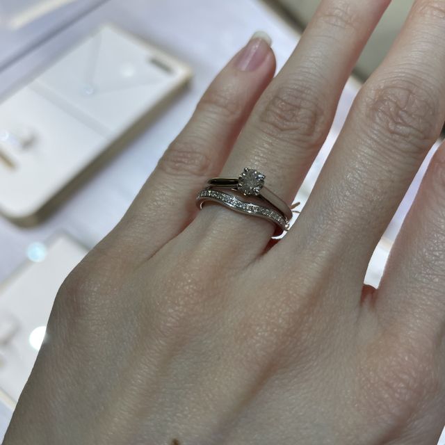 【カルティエ(Cartier)の口コミ】 店舗でいくつか見せていただいた中で、シンプルで長く付けれそうだなと思…