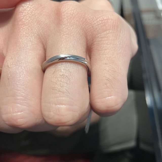 【エクセルコダイヤモンド(EXELCO DIAMOND)の口コミ】 プラチナ素材の比較的シンプルなデザインでありながら、マットが入ってい…