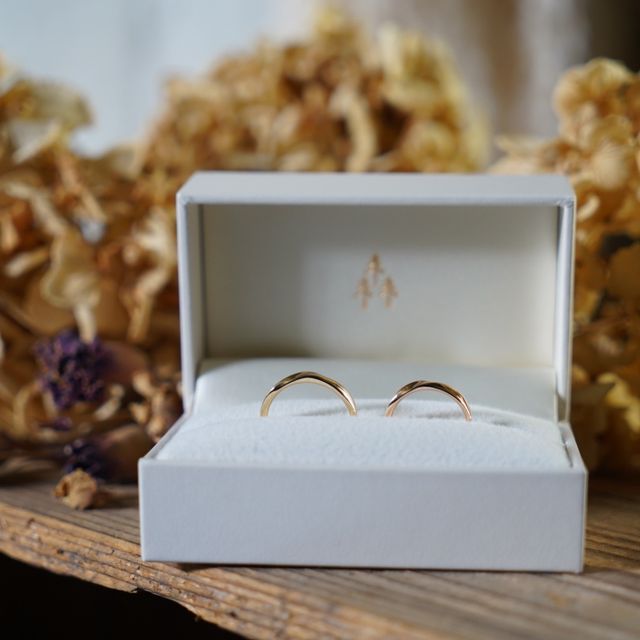 【THREE TREES(スリーツリーズ)の口コミ】 シンプルの中にゴージャス感があり、ピンクゴールドとゴールドのお洒落な…