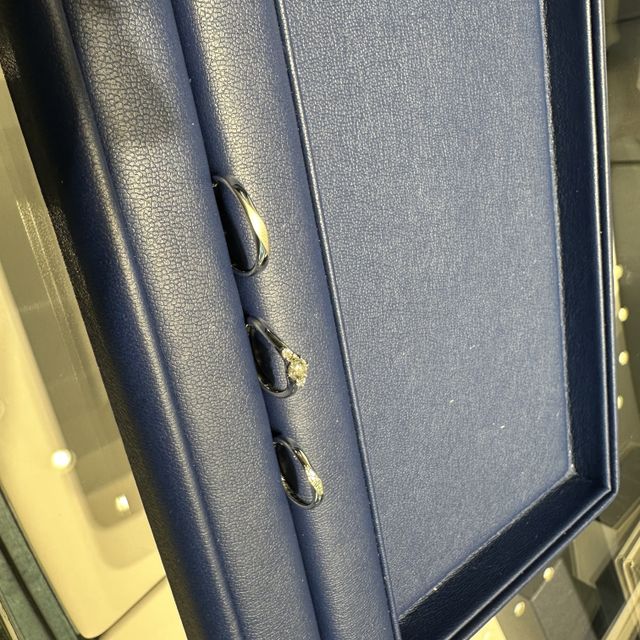 【銀座ダイヤモンドシライシの口コミ】 私は派手すぎる指輪が好きではなく、普段使いしたかったので、シンプルで…