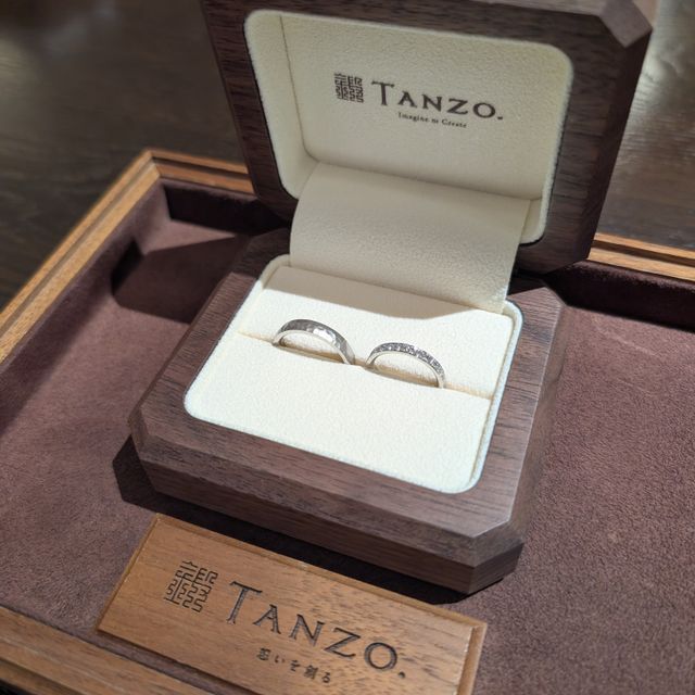 【TANZO.(鍛造指輪)の口コミ】 ハーフエタニティにすることは早い段階から決めていたので見た目に特別な…