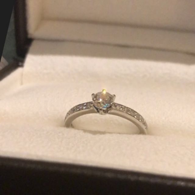 【Dolfani(ドルファーニ )の口コミ】 キラキラしたデザインが好きなので、メレダイヤがハーフエタニティのよう…