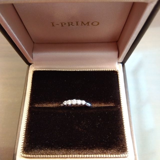 【アイプリモ(I-PRIMO)の口コミ】 ダイヤモンドの品質、輝き、デザイン全てにおいて最高です。プラチナとピ…