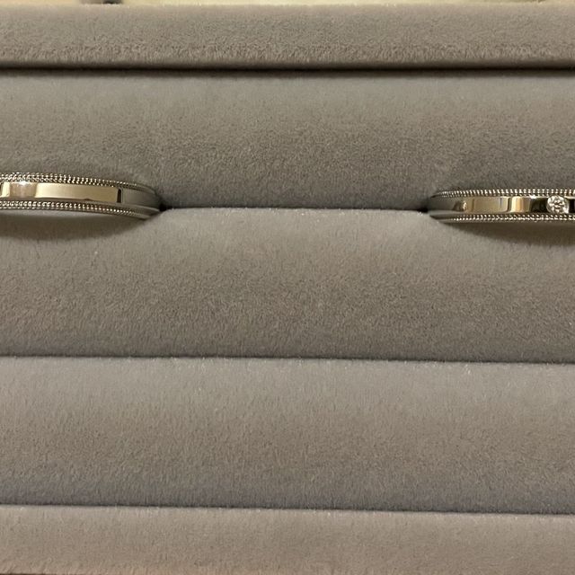 【ラザール ダイヤモンド(LAZARE DIAMOND)の口コミ】 シンプルなのにメレダイヤ、ミル打ちが施されていて他と被らないデザイン…