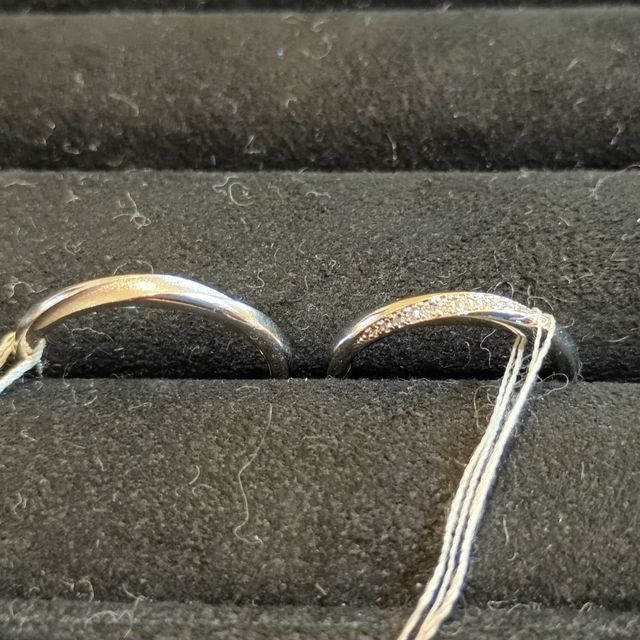 【TRECENTI(トレセンテ)の口コミ】 指輪の側面までびっしりダイヤモンドが敷き詰められており、自分から見て…