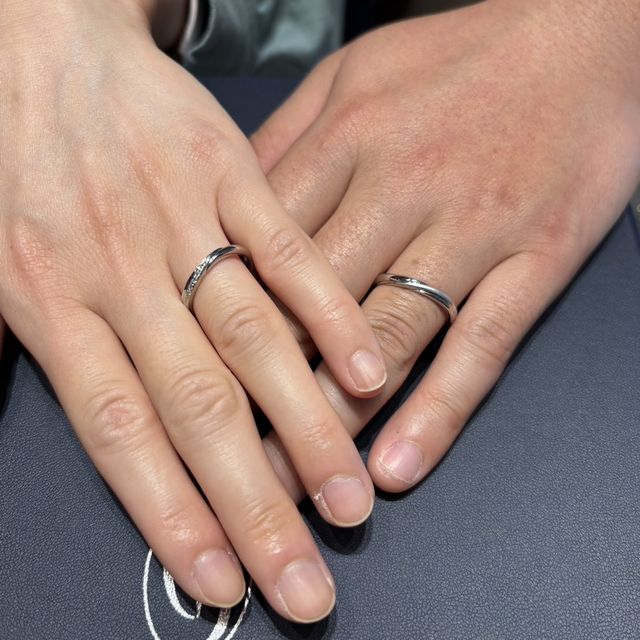 【銀座ダイヤモンドシライシの口コミ】 男女ともにシンプルな作りで普段着けていてもファッション等に影響されづ…