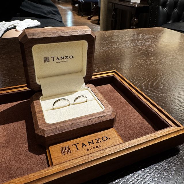 【TANZO.(鍛造指輪)の口コミ】 鋳造製法ではなく、鍛造製法であることからとても丈夫で重厚感があり、シ…