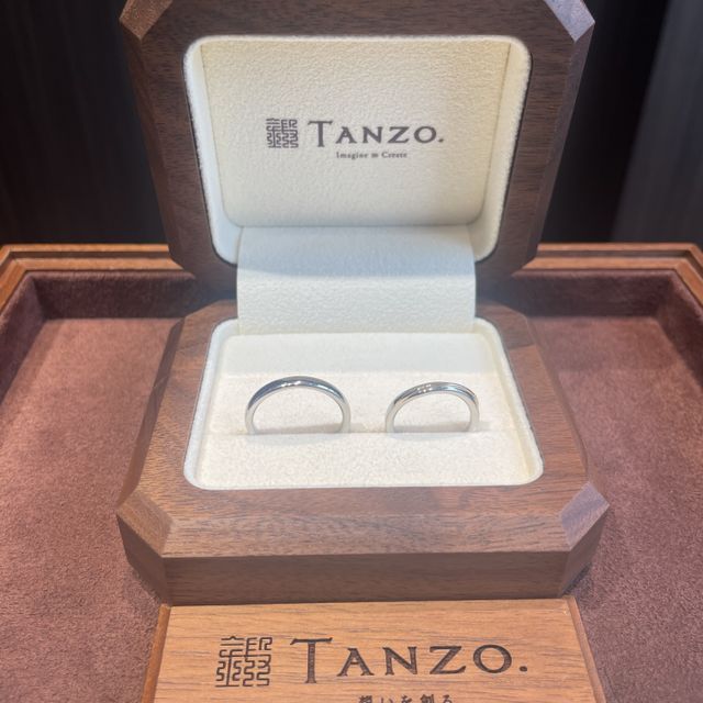 【TANZO.(鍛造指輪)の口コミ】 夫婦それぞれ好みのデザインを指輪に反映させることができる。
夫は自分の…