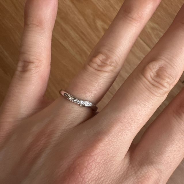 【アイプリモ(I-PRIMO)の口コミ】 指が細く、綺麗に見えるデザインで素敵でした。
元々太くて短い指がコンプ…