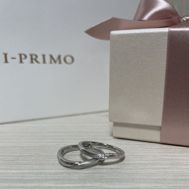 【アイプリモ(I-PRIMO)の口コミ】 ダイヤが多く使われてるので手が華やかにみえて
つけた感じもウェーブにな…