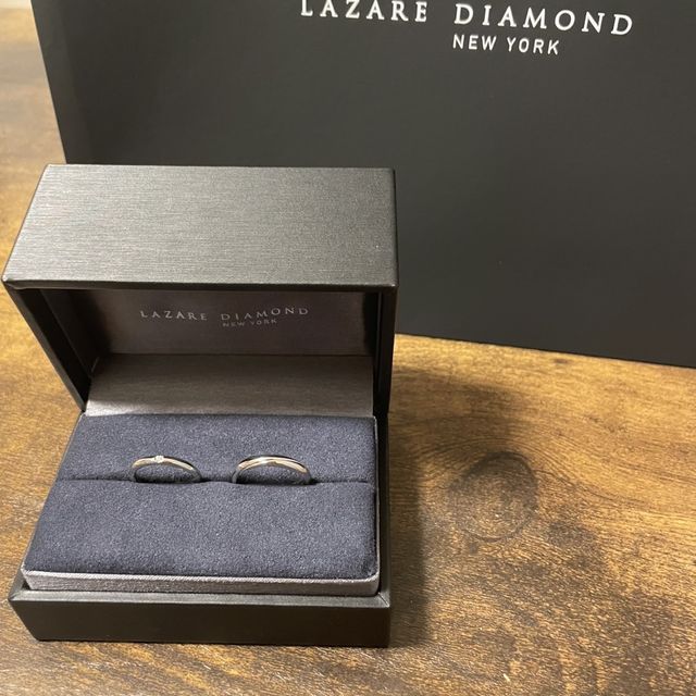 【ラザール ダイヤモンド(LAZARE DIAMOND)の口コミ】 指輪自体は、一石のストレートタイプなので、シンプルなデザインではあり…