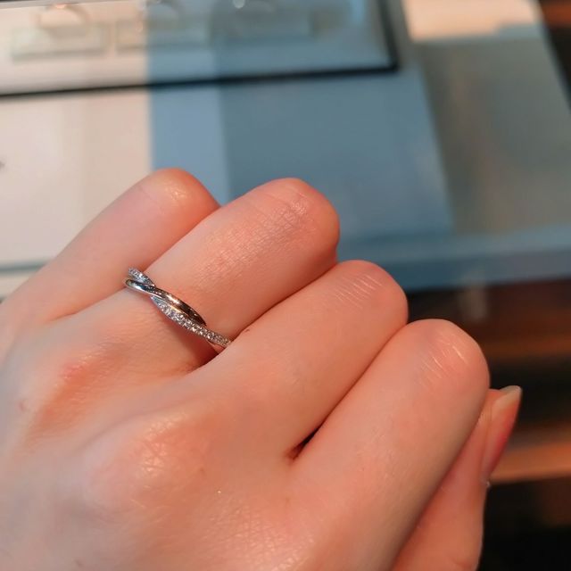 【I's stone(アイズストーン)の口コミ】 よくあるシンプルなデザインより少しキラキラした指輪がつけたくて、色々…