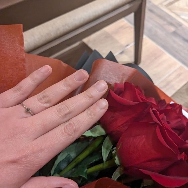 【ティファニー(Tiffany & Co.)の口コミ】 ダイヤが1つキラキラしていて存在感があります。結婚指輪と重ね付けしてよ…