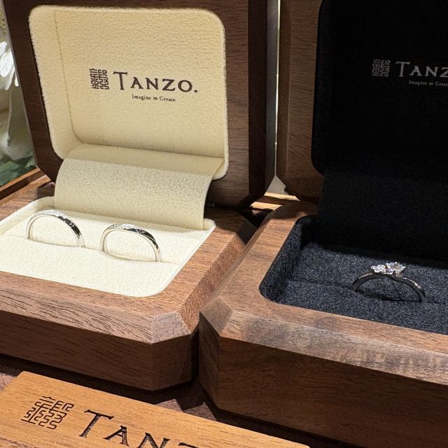 【TANZO.(鍛造指輪)の口コミ】 私の指が短いのでV字にした上で、婚約指輪と結婚指輪を重ね付けしたかった…