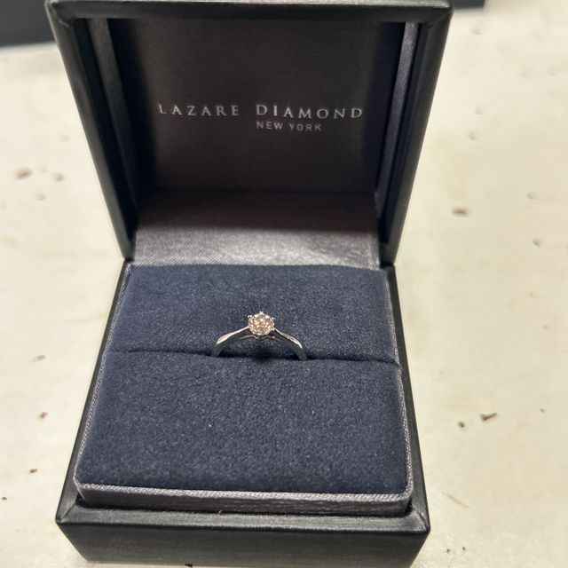 【ラザール ダイヤモンド(LAZARE DIAMOND)の口コミ】 指輪のデザインなども沢山あり自分のお気に入りが見つかりました。私はシ…