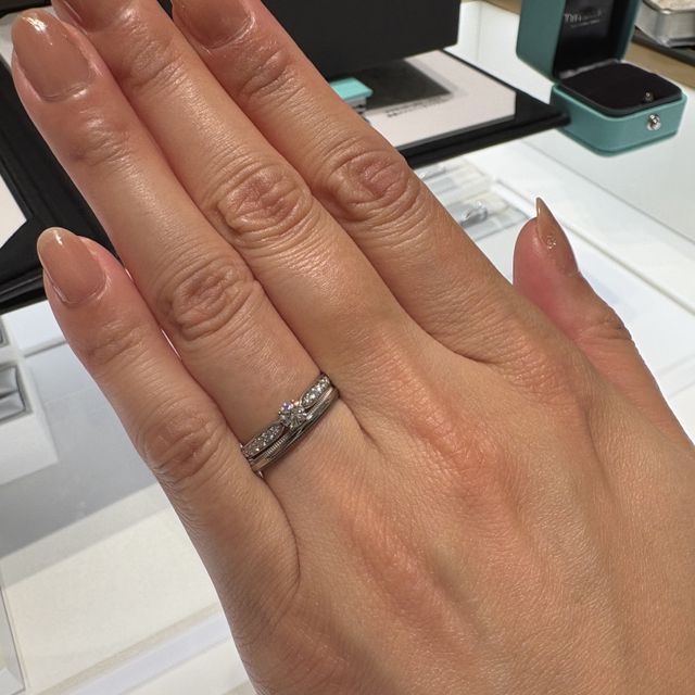 【ティファニー(Tiffany & Co.)の口コミ】 ティファニーは、アイコニックなソリティアタイプの婚約指輪を一度つけて…