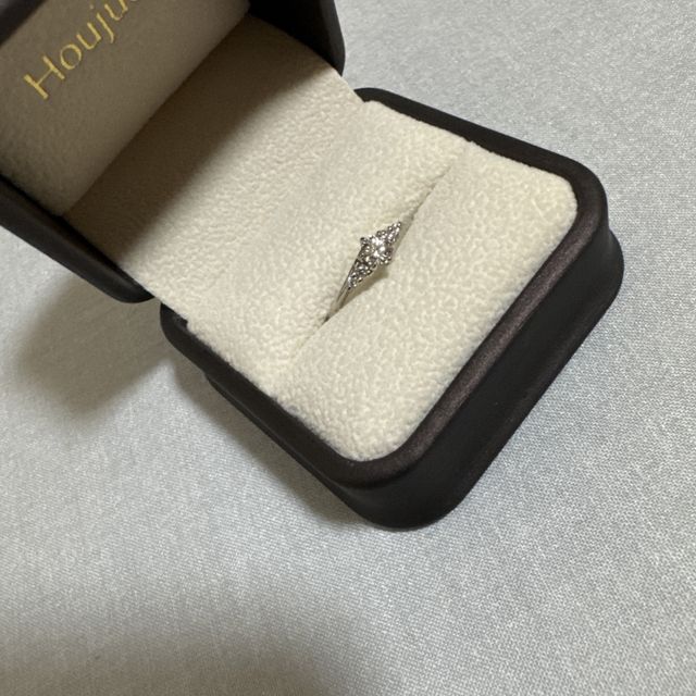 【宝寿堂(ほうじゅどう)の口コミ】 指輪の台座に関してはシンプルでかわいいよりはキレイな物を選びました。
…