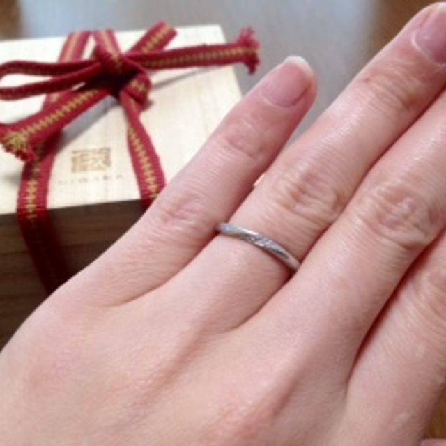 【俄(にわか)の口コミ】 以前主人からプレゼントされていた婚約指輪がこちらのブランドで、セット…