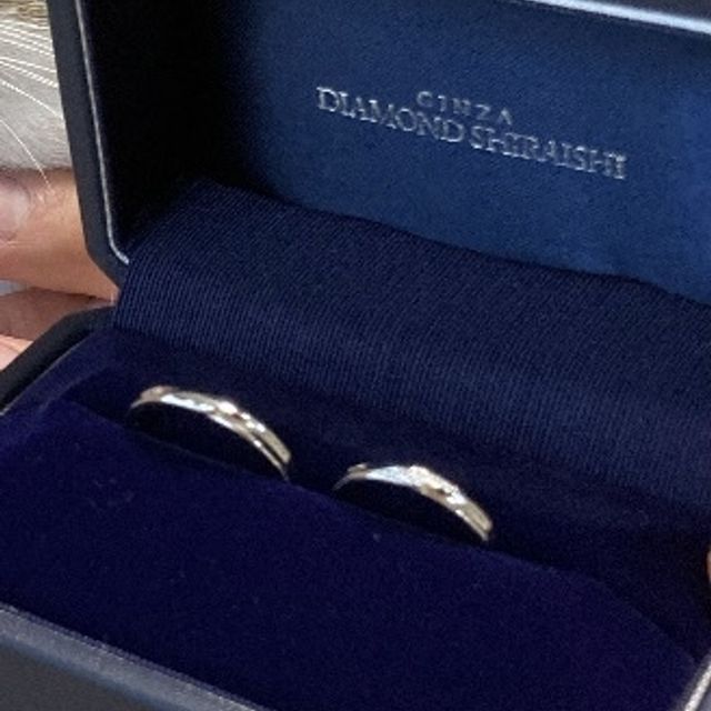 【銀座ダイヤモンドシライシの口コミ】 婚約指輪は要らないと思っていたので、結婚指輪は、シンプルで毎日つけら…