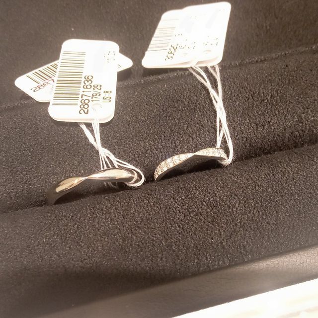 【ティファニー(Tiffany & Co.)の口コミ】 ∞のようなデザインが、これから人生を共にする二人にぴったりだと思…