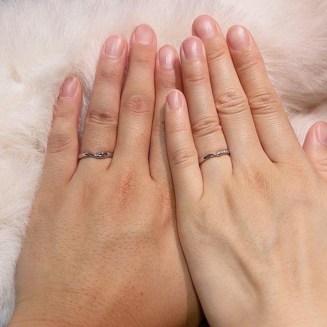 【TRECENTI(トレセンテ)の口コミ】 指輪のデザインについては
別々のデザインでつけられる方もいると聞いてい…