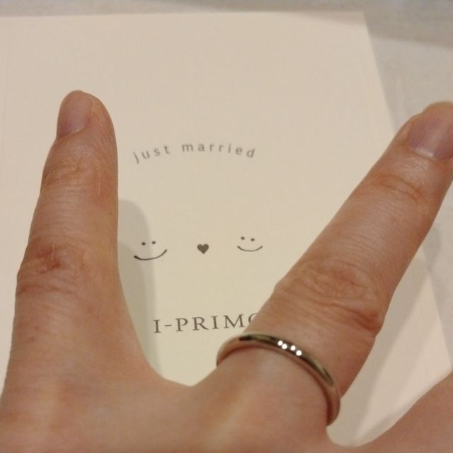 【アイプリモ(I-PRIMO)の口コミ】 まずは、滑らかな曲線が特徴でつけ心地も指に馴染むようです。シンプルか…