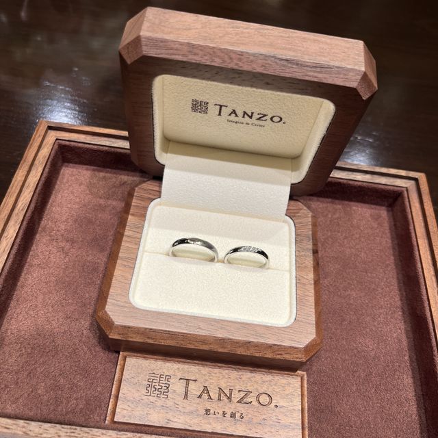 【TANZO.(鍛造指輪)の口コミ】 日常使いなのでつけ心地優先で選びました。新郎の指輪にはマット加工を入…