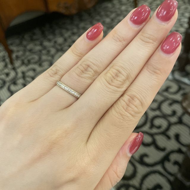 【TANZO.(鍛造指輪)の口コミ】 ハーフエタニティに憧れがあったのと、パートナーがミル打ちを希望してい…