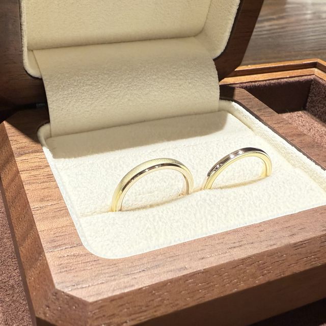 【TANZO.(鍛造指輪)の口コミ】 シャンパンゴールドの上品な輝きと、グリーンゴールドの個性的な色味を両…