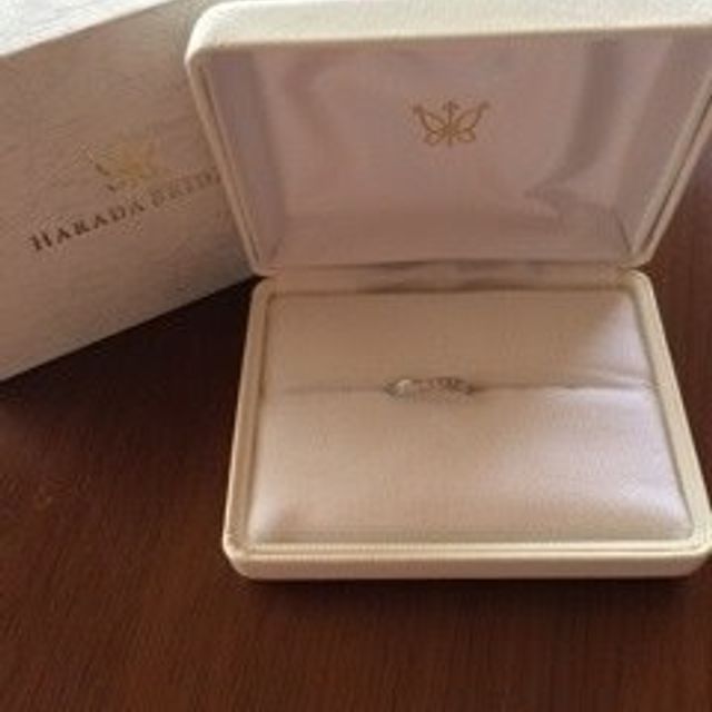 【Something Blue(サムシングブルー)の口コミ】 この指輪は内側にサファイアが埋め込まれていて、私の誕生石もサファイア…