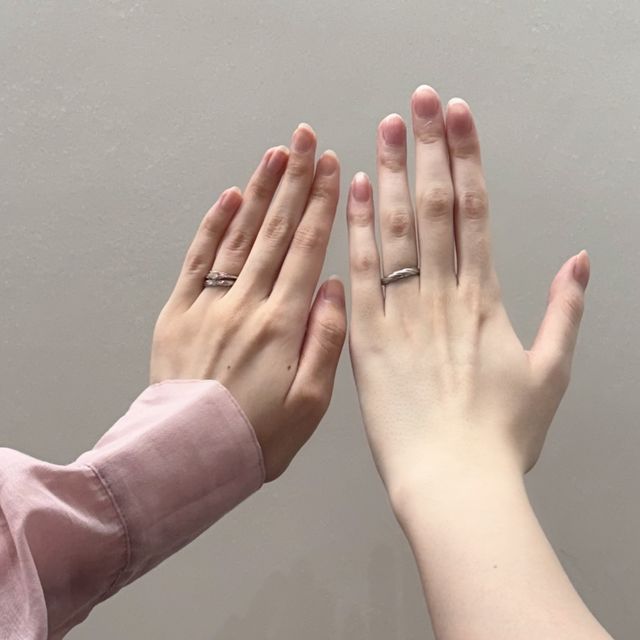 【出雲結(いずもゆい)の口コミ】 結婚指輪には、しめ縄を前に手を合わせ、ふたりのご縁に感謝する。縁を結…