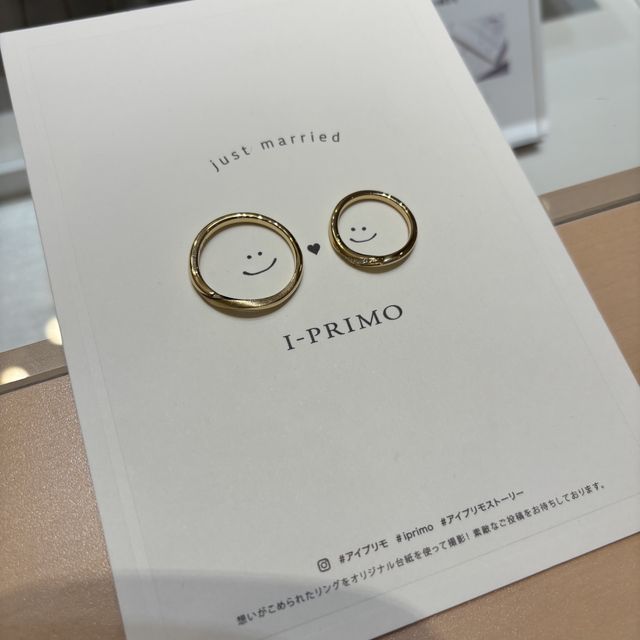 【アイプリモ(I-PRIMO)の口コミ】 色んなタイプの指輪を見せてもらいましたが最初はシルバー、ゴールドの色…