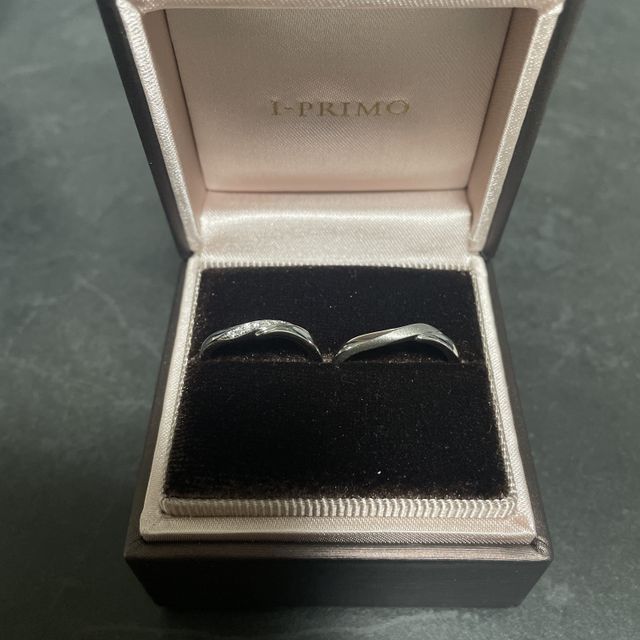 【アイプリモ(I-PRIMO)の口コミ】 ①デザインがとにかくかわい！
女性は前後どの角度にしてもダイヤモンドが…