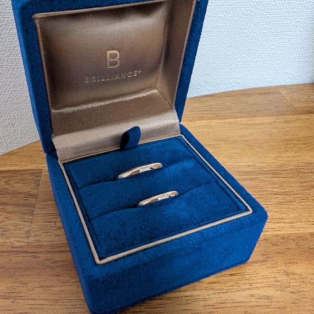 【BRILLIANCE+(ブリリアンスプラス)の口コミ】 シンプルなデザインで、特にシャンパンゴールドという色が気に入っていま…