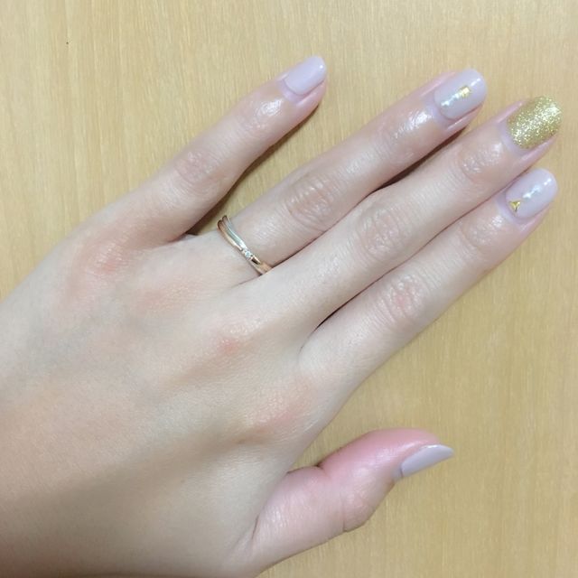 【4℃ BRIDAL(ヨンドシーブライダル)の口コミ】 婚約指輪はデザイン性があるもので、合わせるのが難しかったですが、この…