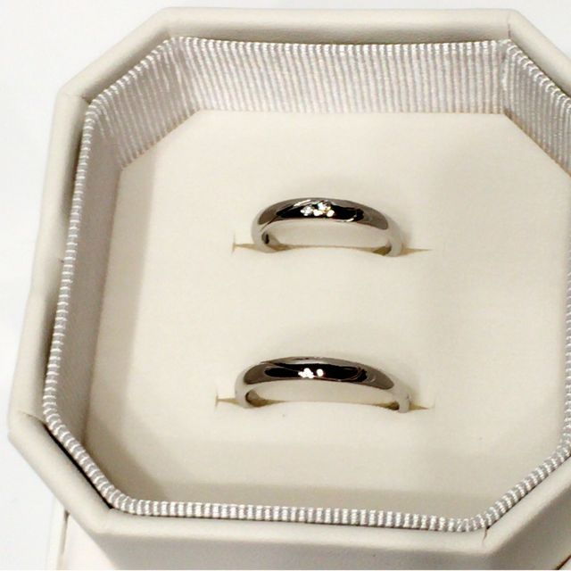 【4℃ BRIDAL(ヨンドシーブライダル)の口コミ】 ネットで検索し、形と値段を見て色々なものと比較していたところ、2つ縦に…