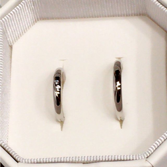 【4℃ BRIDAL(ヨンドシーブライダル)の口コミ】 ネットで検索し、形と値段を見て色々なものと比較していたところ、2つ縦に…