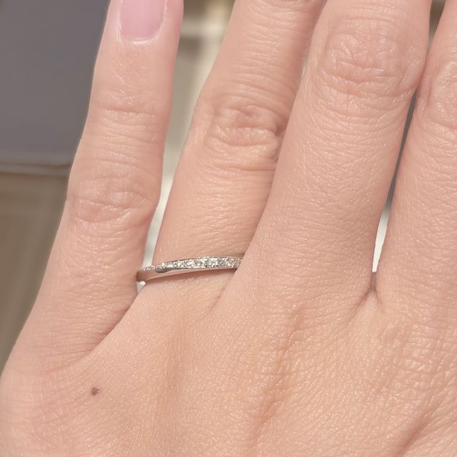 【銀座ダイヤモンドシライシの口コミ】 とてもキラキラしています。
店員さんが「他のお店は白い光でキラキラさせ…